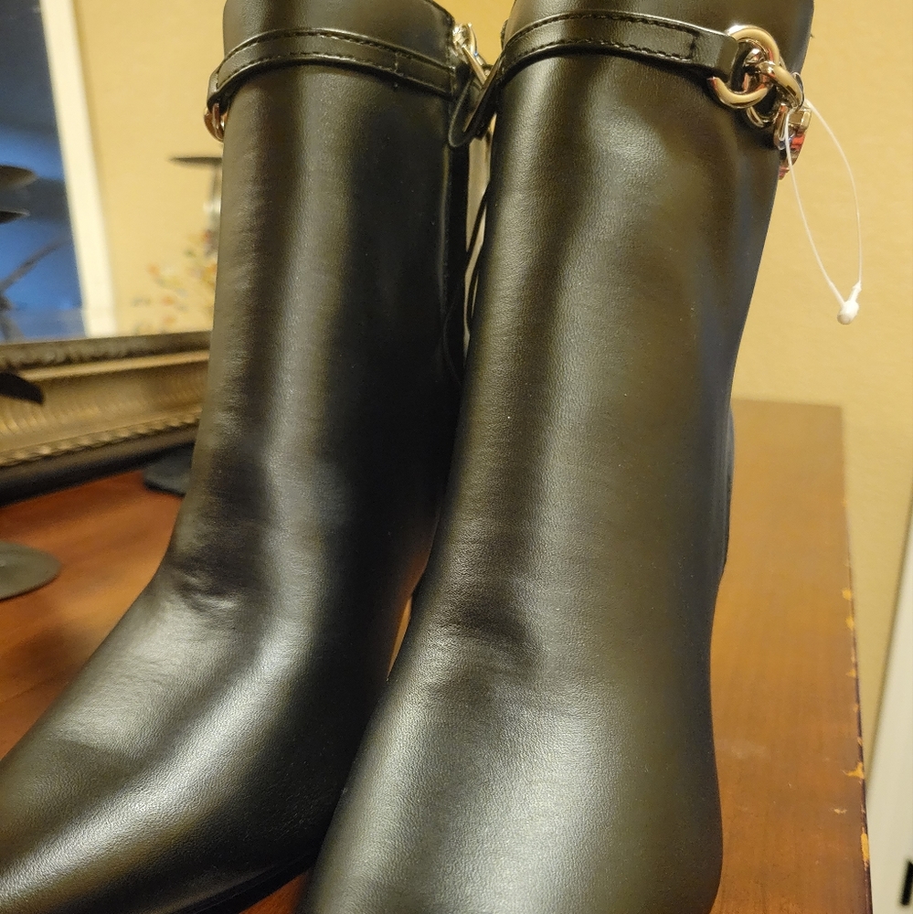 Black heels booties